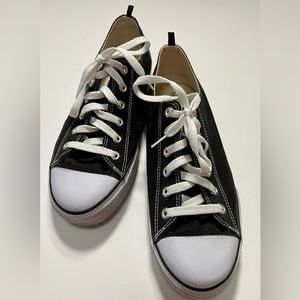 (EUC) Faded Glory Black & White Mens Canvas Sneakers - Mens size 11